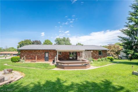 5251 Tanglewood Drive NE Louisville OH 44641