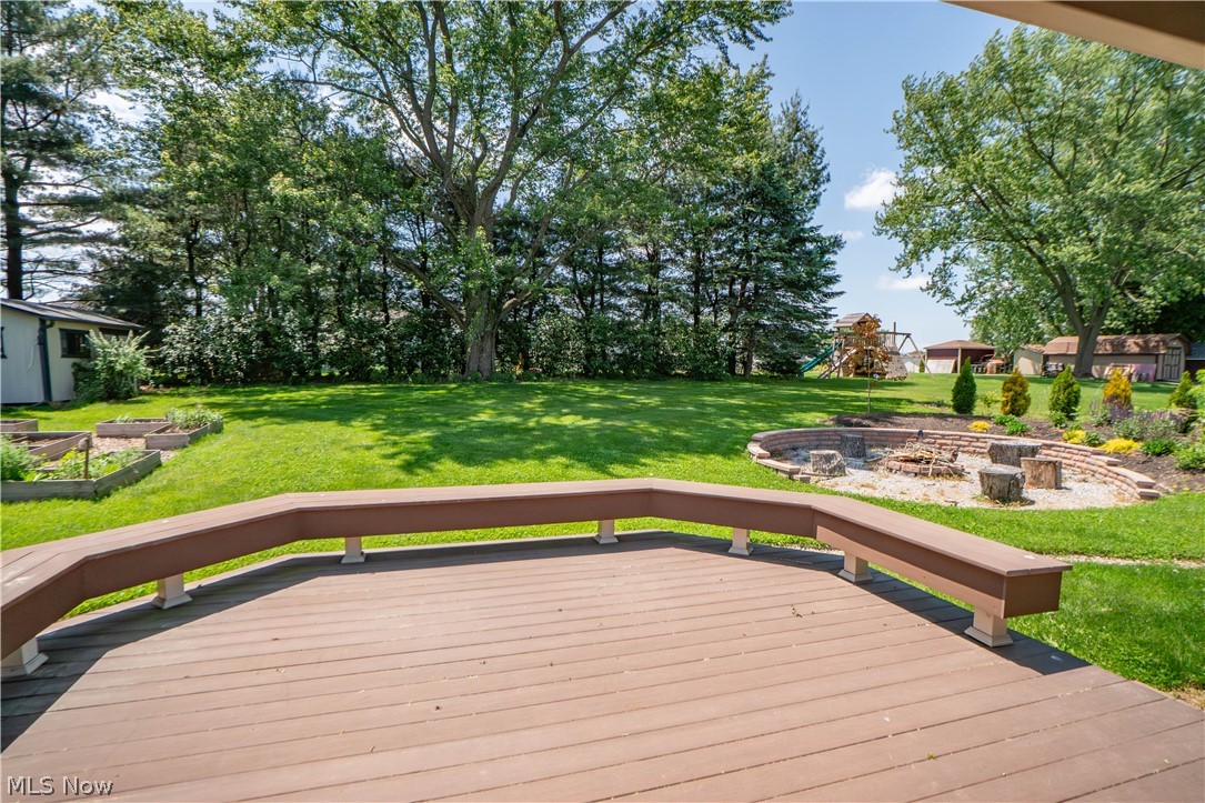 5251 Tanglewood Drive NE Louisville OH 44641