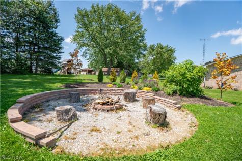 5251 Tanglewood Drive NE Louisville OH 44641