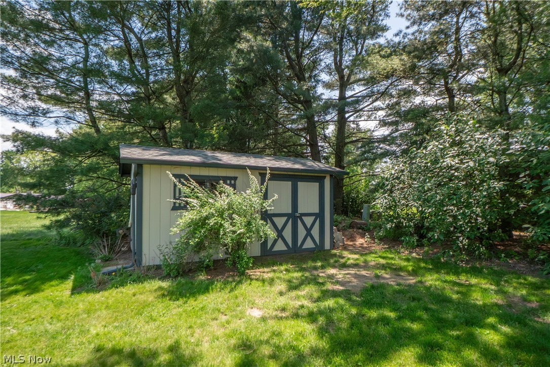 5251 Tanglewood Drive NE Louisville OH 44641