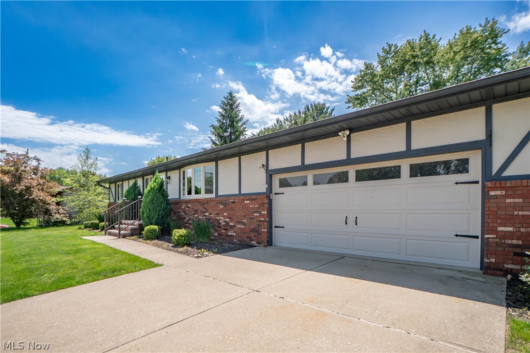 5251 Tanglewood Drive NE Louisville OH 44641