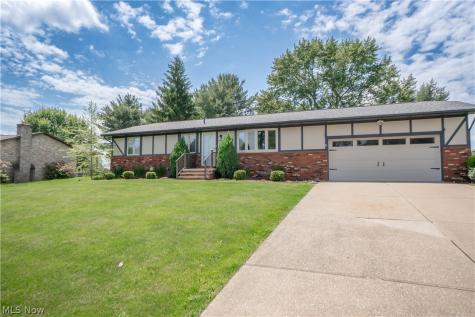 5251 Tanglewood Drive NE Louisville OH 44641