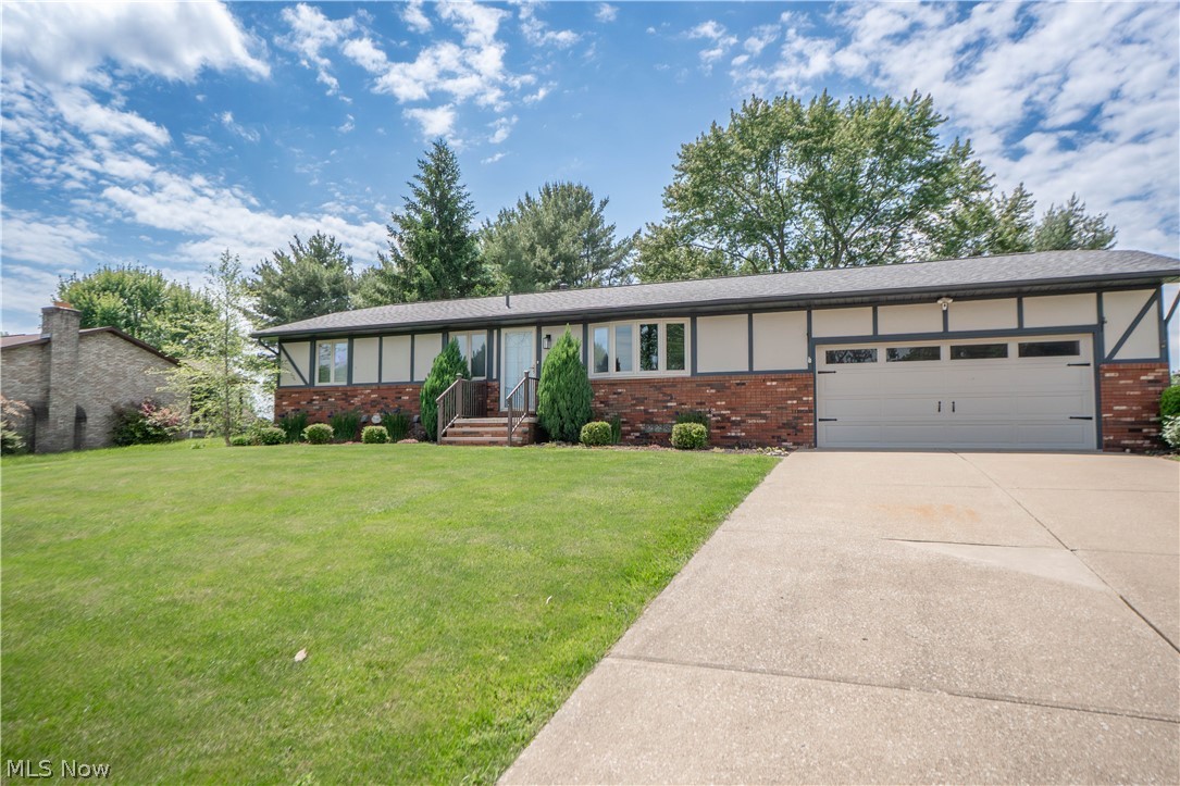 5251 Tanglewood Drive NE Louisville OH 44641