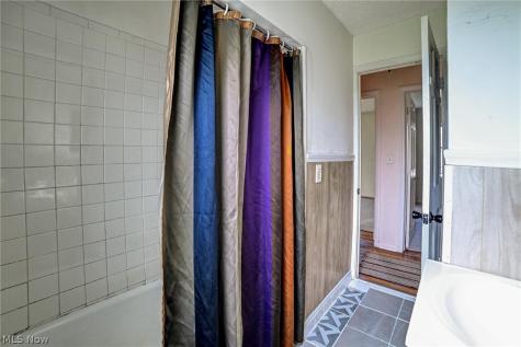 7615 Kenilworth Avenue Parma OH 44129