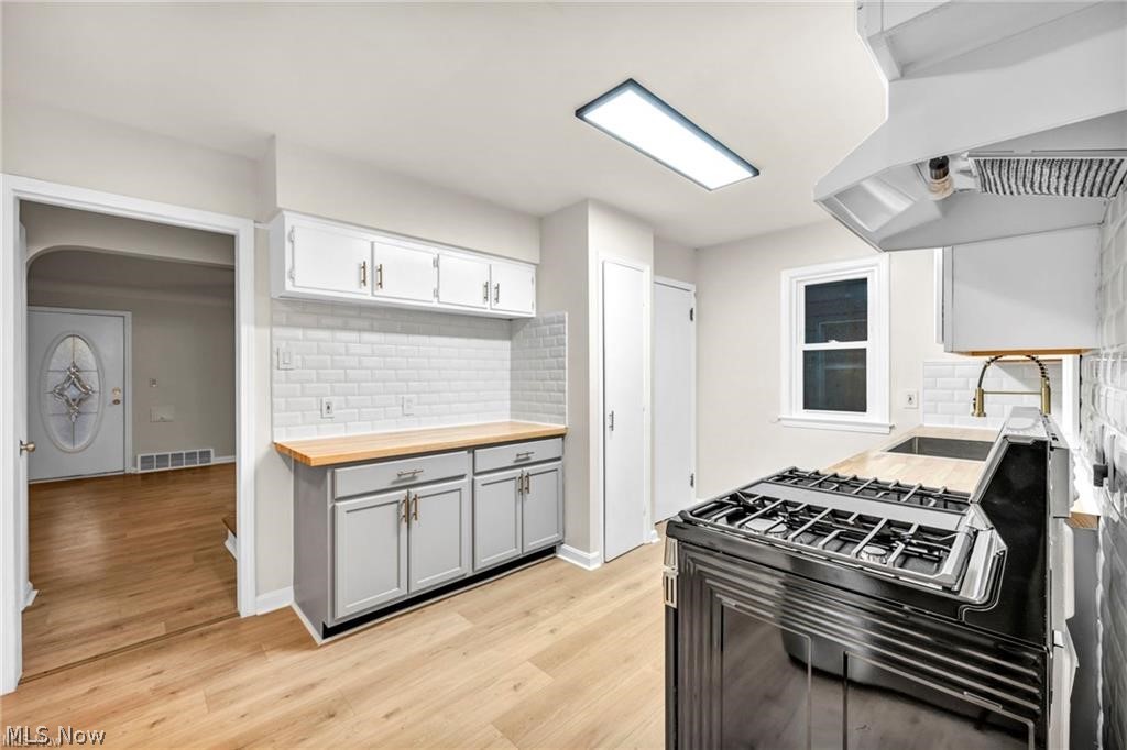 20801 Morris Avenue Euclid OH 44123