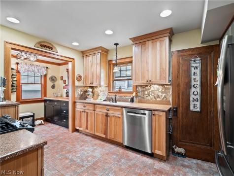 16610 Ernest Avenue Cleveland OH 44111