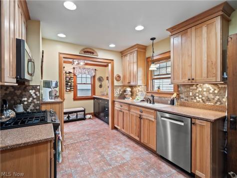 16610 Ernest Avenue Cleveland OH 44111