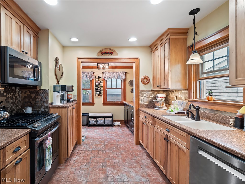 16610 Ernest Avenue Cleveland OH 44111