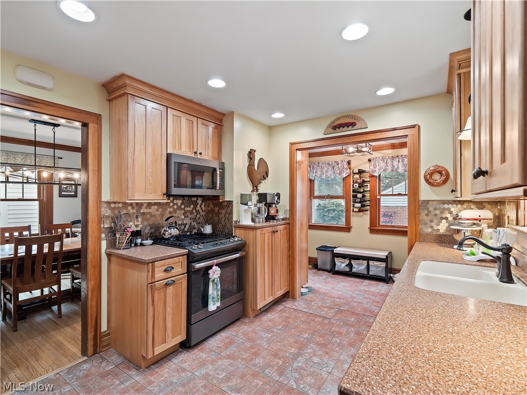 16610 Ernest Avenue Cleveland OH 44111