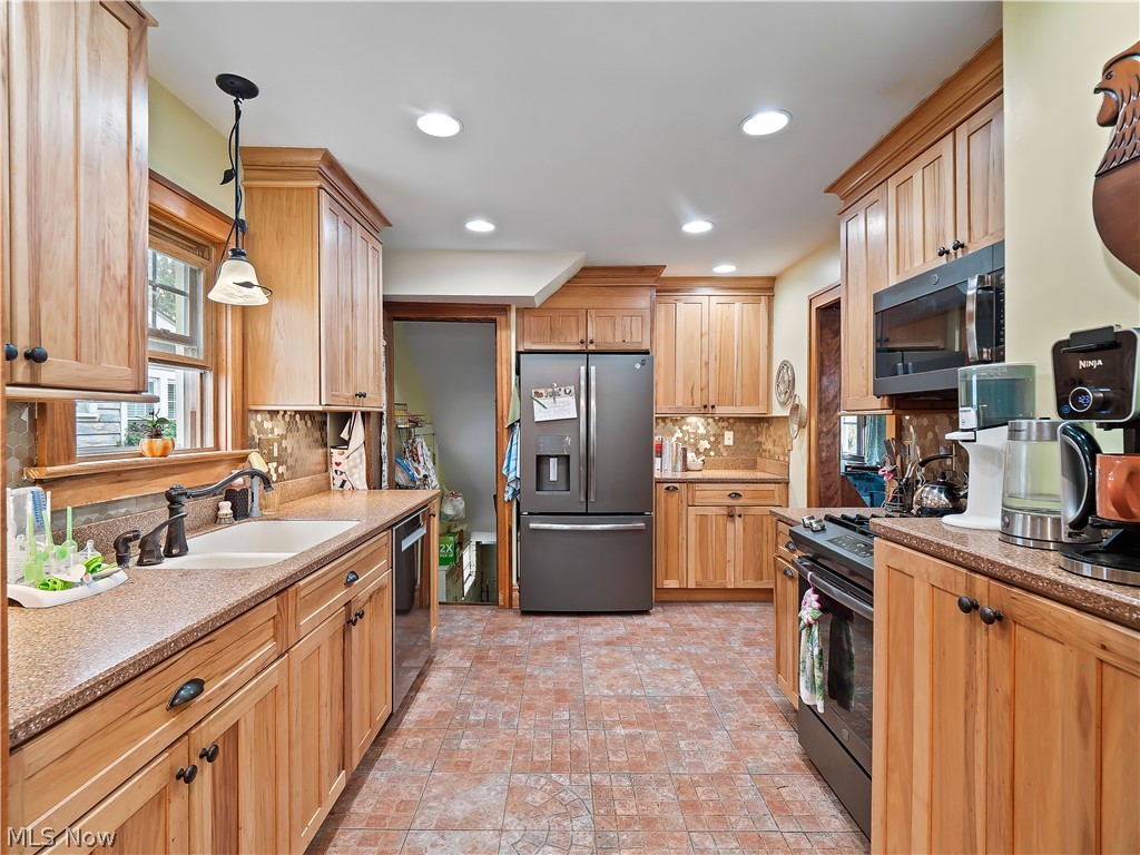 16610 Ernest Avenue Cleveland OH 44111