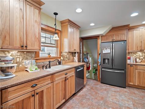 16610 Ernest Avenue Cleveland OH 44111