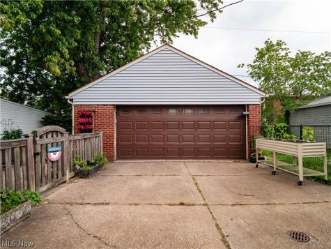 16610 Ernest Avenue Cleveland OH 44111