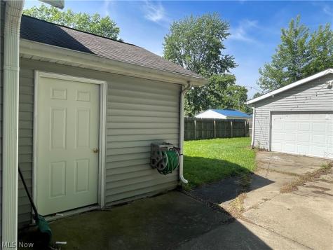 611 S Logan Street Elyria OH 44035