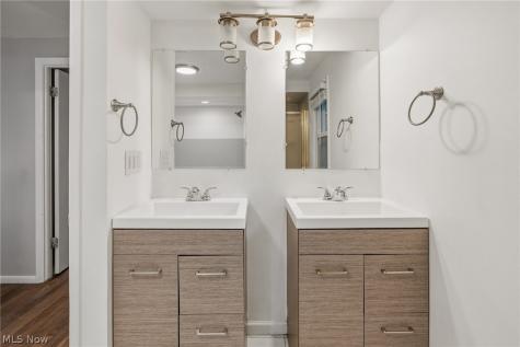 23660 Cedar Road Beachwood OH 44122