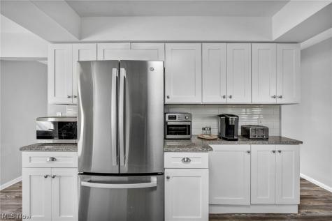 25641 Glenbrook Boulevard Euclid OH 44117