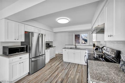 25641 Glenbrook Boulevard Euclid OH 44117