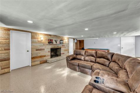25641 Glenbrook Boulevard Euclid OH 44117