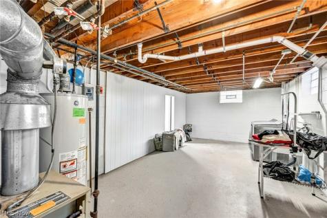 25641 Glenbrook Boulevard Euclid OH 44117