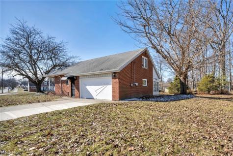 25641 Glenbrook Boulevard Euclid OH 44117