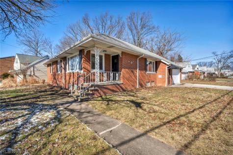 25641 Glenbrook Boulevard Euclid OH 44117