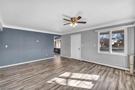 25641 Glenbrook Boulevard Euclid OH 44117