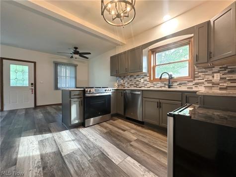 78 Helen Avenue Niles OH 44446