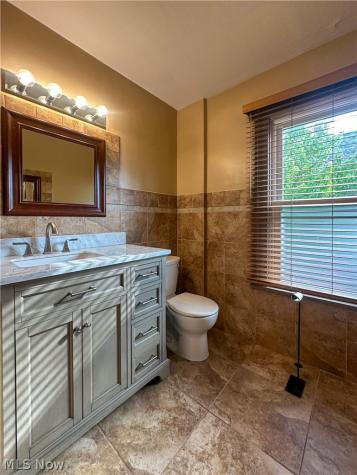 78 Helen Avenue Niles OH 44446