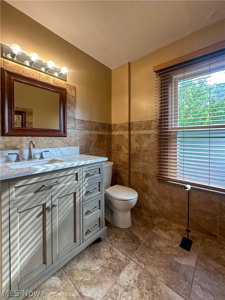 78 Helen Avenue Niles OH 44446