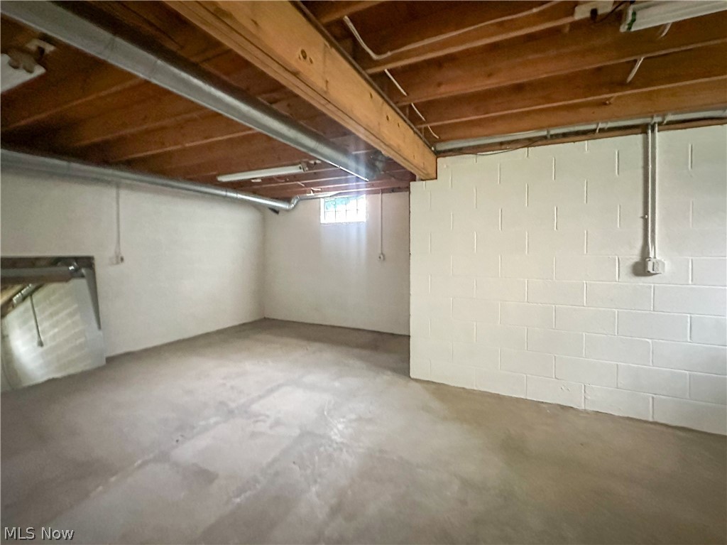 78 Helen Avenue Niles OH 44446