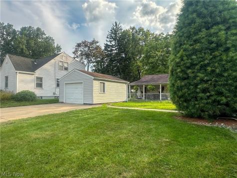 78 Helen Avenue Niles OH 44446