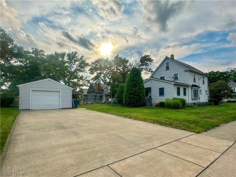 78 Helen Avenue Niles OH 44446