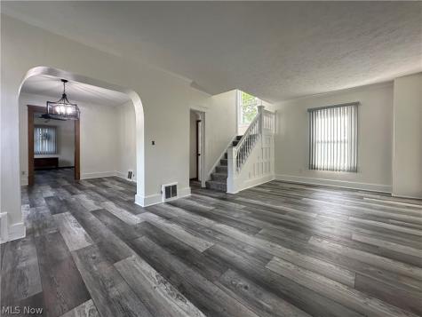 78 Helen Avenue Niles OH 44446