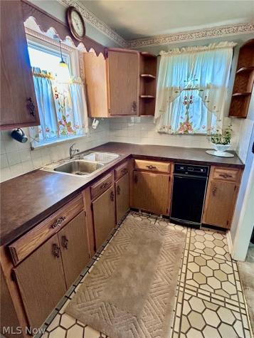 198 Courtland Boulevard Eastlake OH 44095