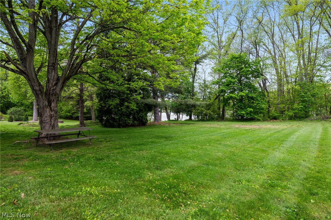 6109 Vale View Drive SW Sherrodsville OH 44675