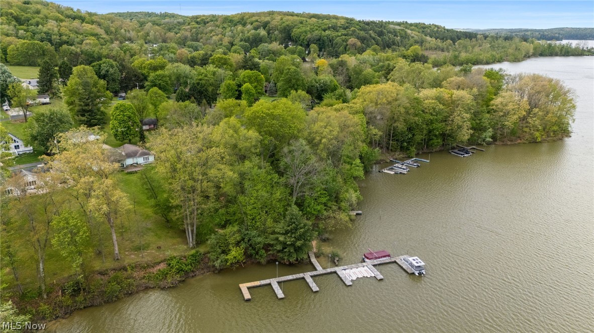 6109 Vale View Drive SW Sherrodsville OH 44675