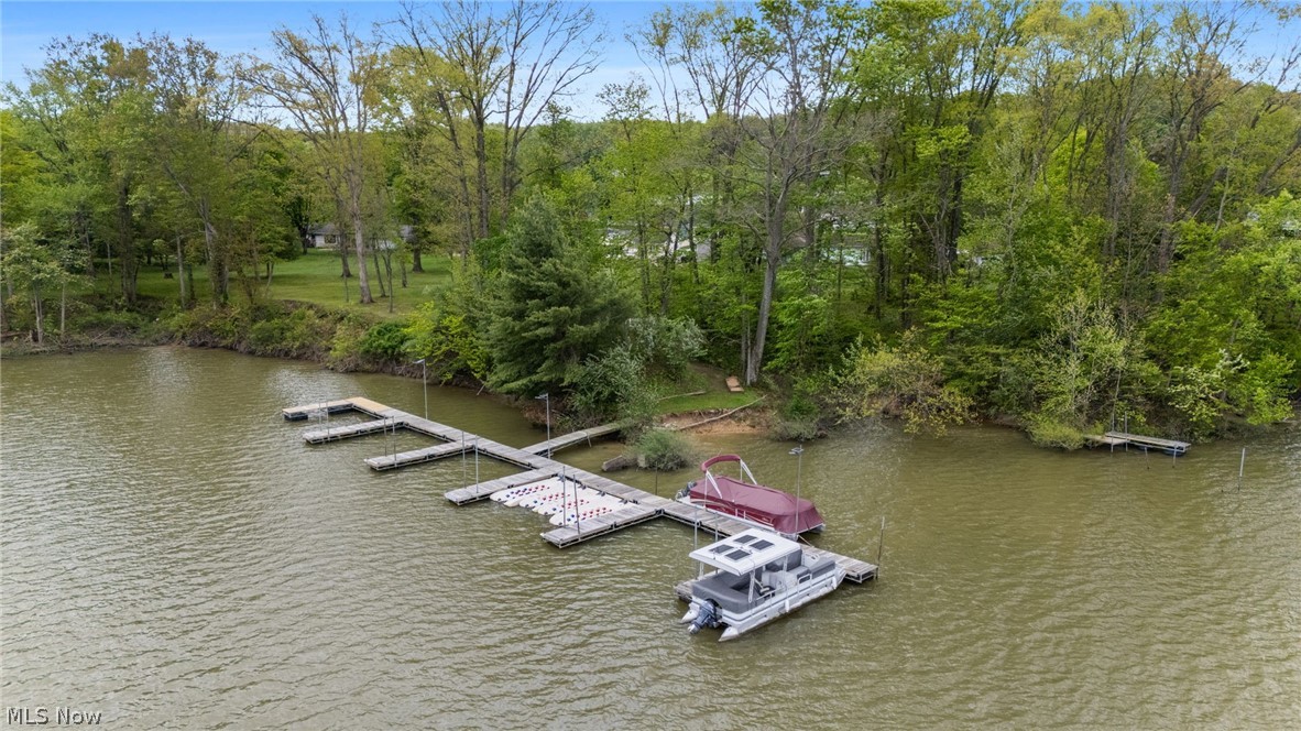 6109 Vale View Drive SW Sherrodsville OH 44675