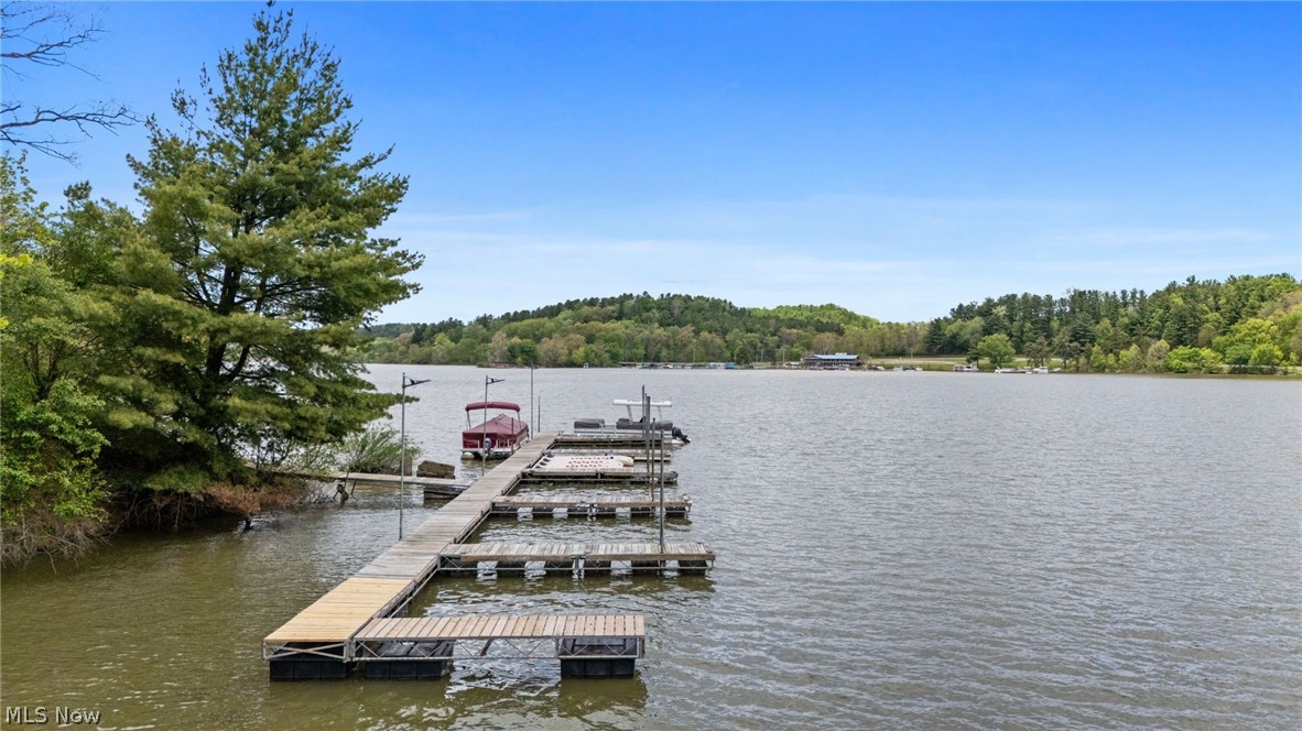 6109 Vale View Drive SW Sherrodsville OH 44675