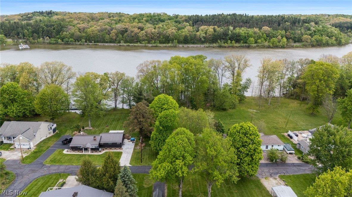 6109 Vale View Drive SW Sherrodsville OH 44675