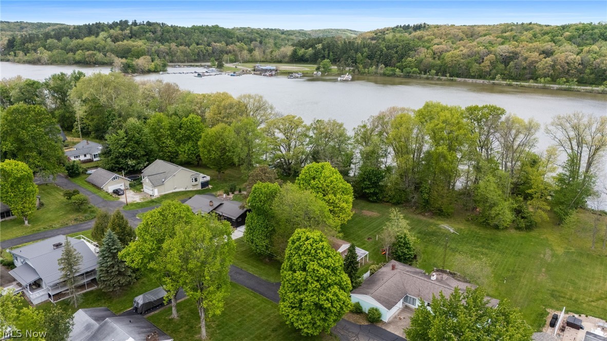 6109 Vale View Drive SW Sherrodsville OH 44675