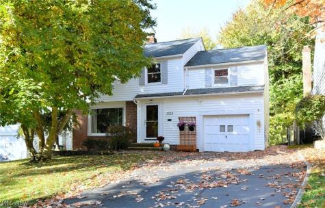 1528 Lyndhurst Road Lyndhurst OH 44124