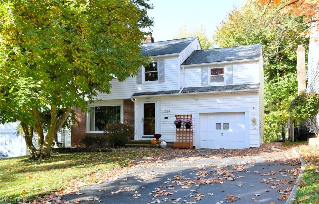 1528 Lyndhurst Road Lyndhurst OH 44124