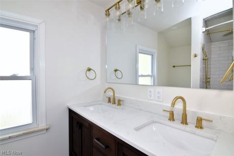 1528 Lyndhurst Road Lyndhurst OH 44124