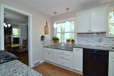 1528 Lyndhurst Road Lyndhurst OH 44124