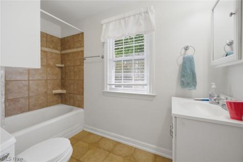 1436 Willshire Road Cleveland OH 44124