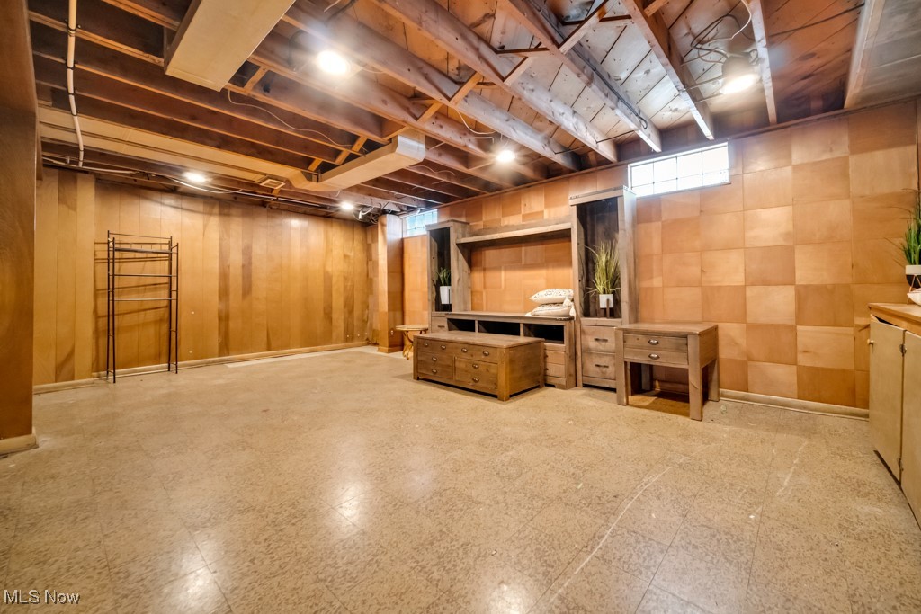 323 Harcourt Drive Akron OH 44313