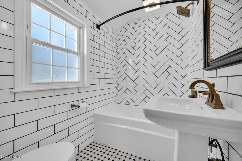 323 Harcourt Drive Akron OH 44313