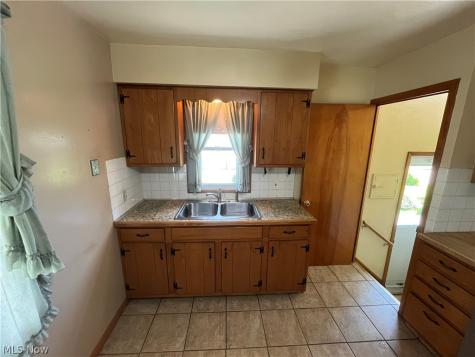 15513 Walvern Boulevard Maple Heights OH 44137