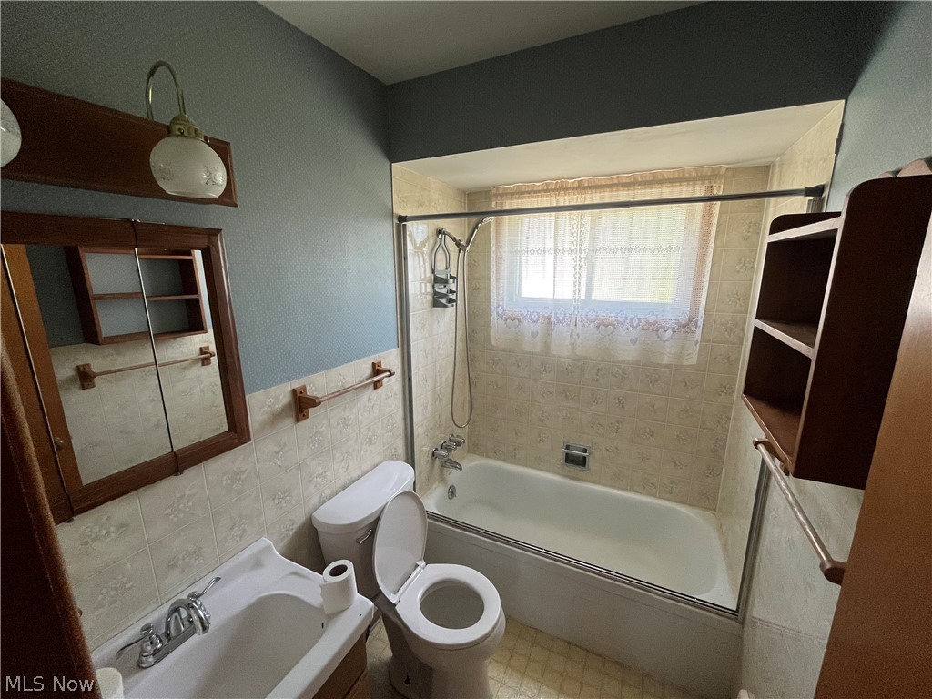 15513 Walvern Boulevard Maple Heights OH 44137