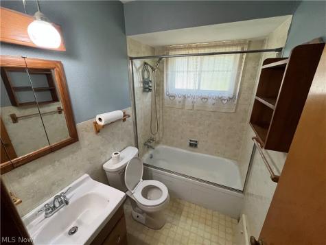 15513 Walvern Boulevard Maple Heights OH 44137