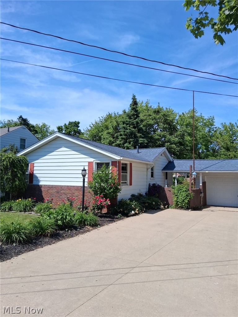 481 Shupe Avenue Amherst OH 44001
